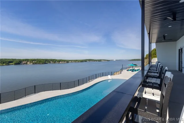 Living room — 100 Blue Heron Hill Lake Ozark Missouri real estate