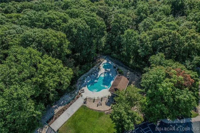 Primary bedroom — Lot 1016 Nassau Drive Four Seasons Missouri real estate