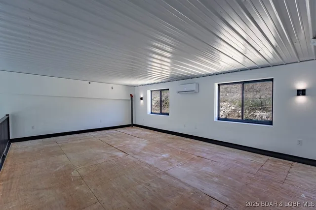 Primary bedroom — 100 Blue Heron Hill Lake Ozark Missouri real estate