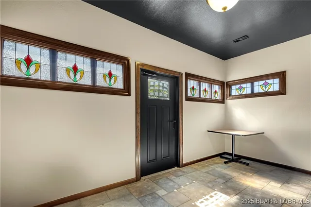 Living room — 2079 State Road Y Linn Creek Missouri real estate