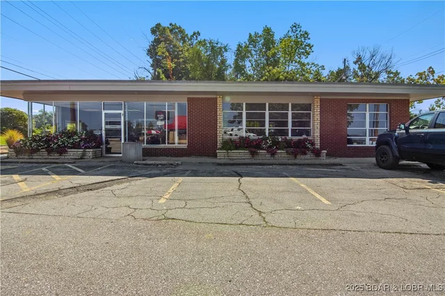 Primary bedroom — 2380,2400 and 2404 Bagnell Dam Boulevard Lake Ozark Missouri real estate