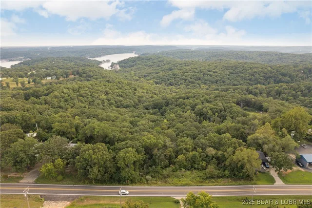 Primary bedroom — 18.13 Acres N. State Highway 7 Camdenton Missouri real estate