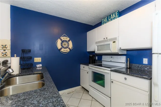 Primary bedroom — 2500 Bay Point Lane Osage Beach Missouri real estate