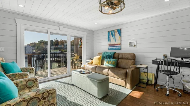 Living room — 1522 Harbor Point Drive Osage Beach Missouri real estate
