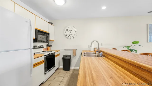 Kitchen — 2500 Bay Point Lane Osage Beach Missouri real estate