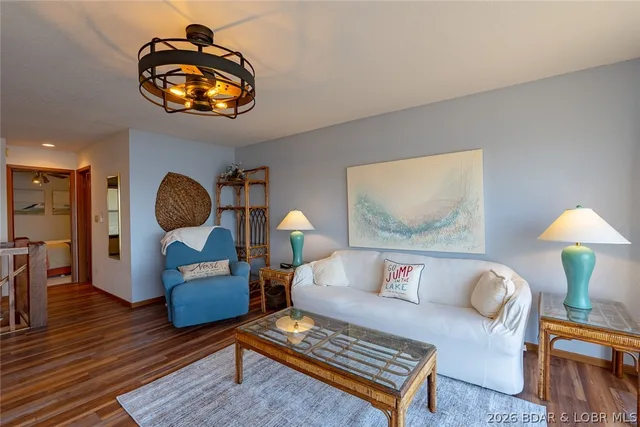 Living room — 2500 Bay Point Lane Osage Beach Missouri real estate