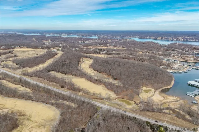 Front exterior — 32 AC Horseshoe Bend Parkway Lake Ozark Missouri real estate