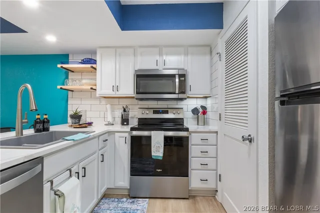 Kitchen — 40 Lighthouse Road Lake Ozark Missouri real estate
