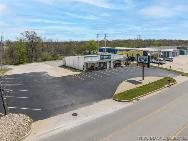 Primary bedroom — 888 N Business Hwy 5 Camdenton Missouri real estate