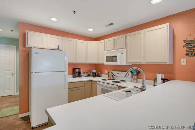Kitchen — 133 Cedar Glen Court Camdenton Missouri real estate