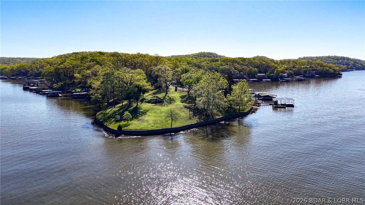 316 Indian Park Lane Sunrise Beach Missouri home for sale listed at $1,000,000