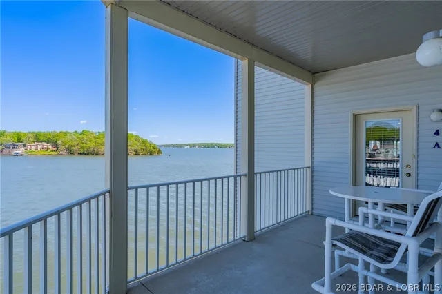 Primary bedroom — 492 Regatta Bay Circle Lake Ozark Missouri real estate