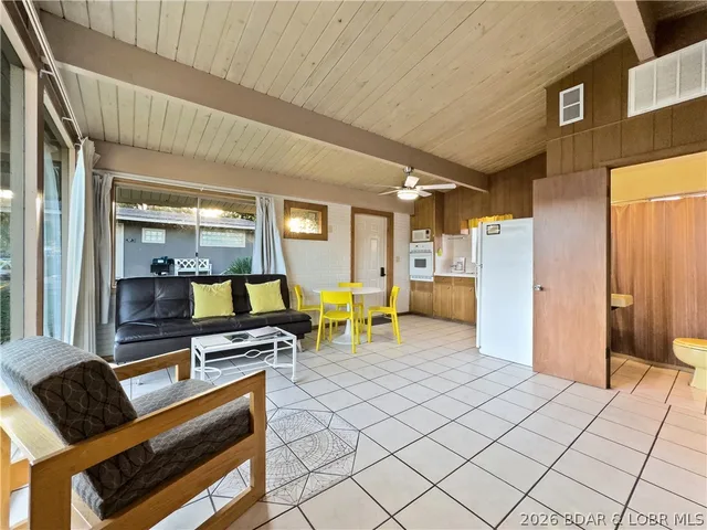 Primary bedroom — 33303 Bass Point Road Gravois Mills Missouri real estate