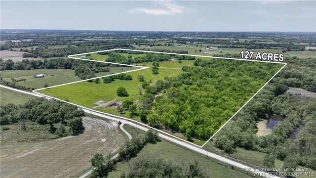 Living room — 127.35 Acres NW 200th Road null Missouri real estate