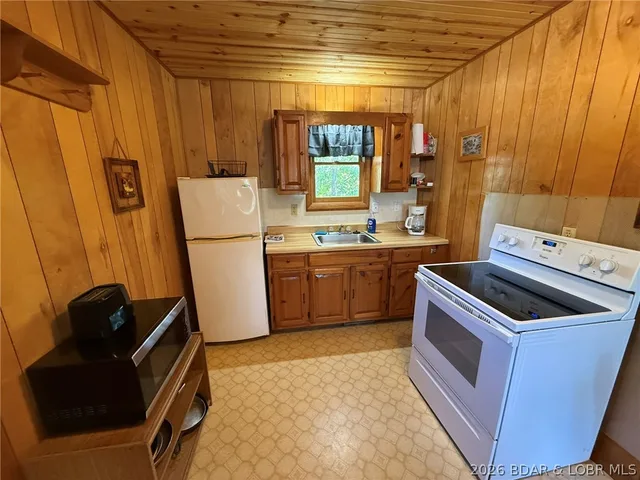 Kitchen — 29798 Liars Loop Warsaw Missouri real estate