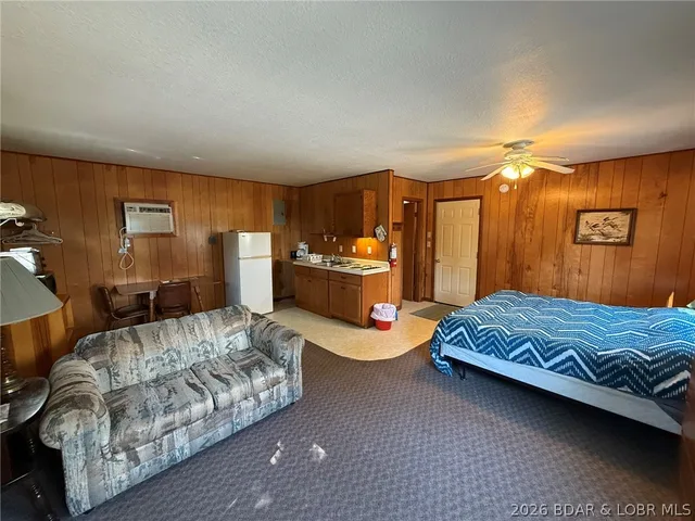 Primary bedroom — 29774 Liars Loop Warsaw Missouri real estate