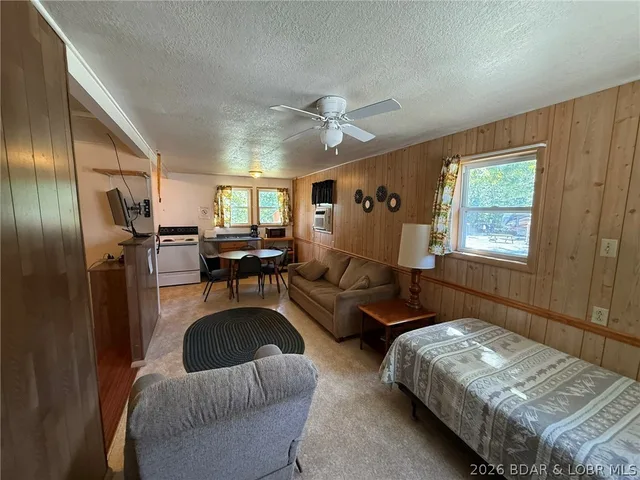 Primary bedroom — 29793 Liars Loop Warsaw Missouri real estate