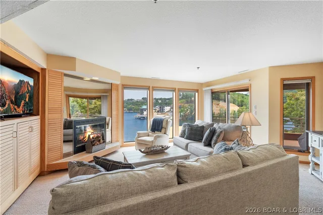 Living room — 144 Cedar Court Lake Ozark Missouri real estate