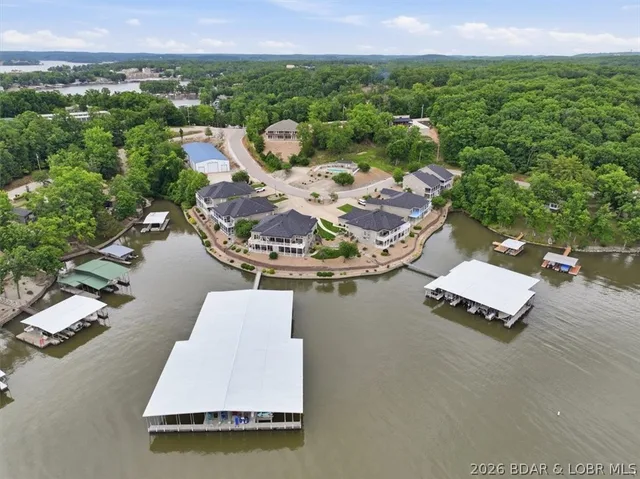 Front exterior — 420 Outer Drive Lake Ozark Missouri real estate