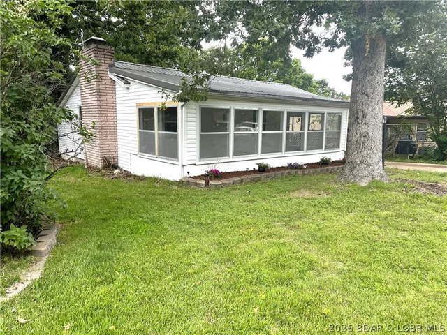 19967 Lakeview Avenue, Warsaw MO