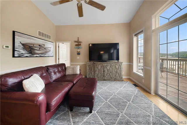 Living room — 2247 Breezy Acres Osage Beach Missouri real estate