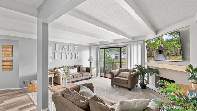 Living room — 87 Circle Edge Drive Four Seasons Missouri real estate