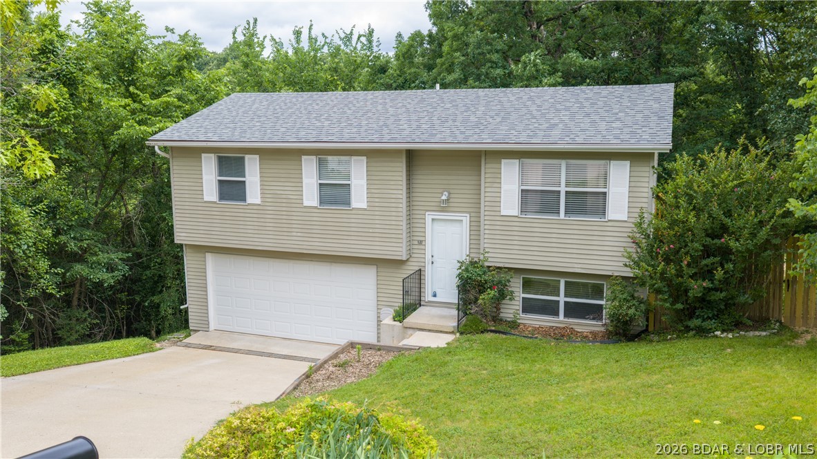 401 Christopher Dr Camdenton Missouri 4 bedroom 2 bathroom home for sale listed at $210,000