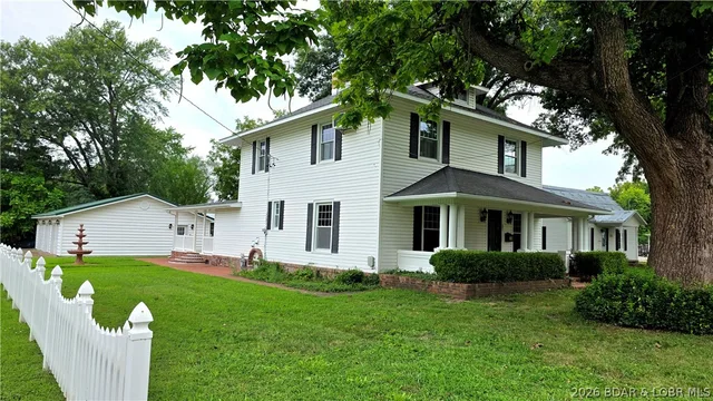 Front exterior — 501 N Monroe Versailles Missouri real estate