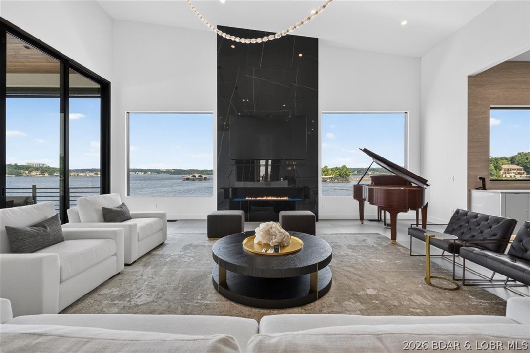 125 Mclaren Drive, Sunrise Beach MO
