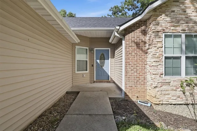 Primary bedroom — 158 Apache Road Four Seasons Missouri real estate