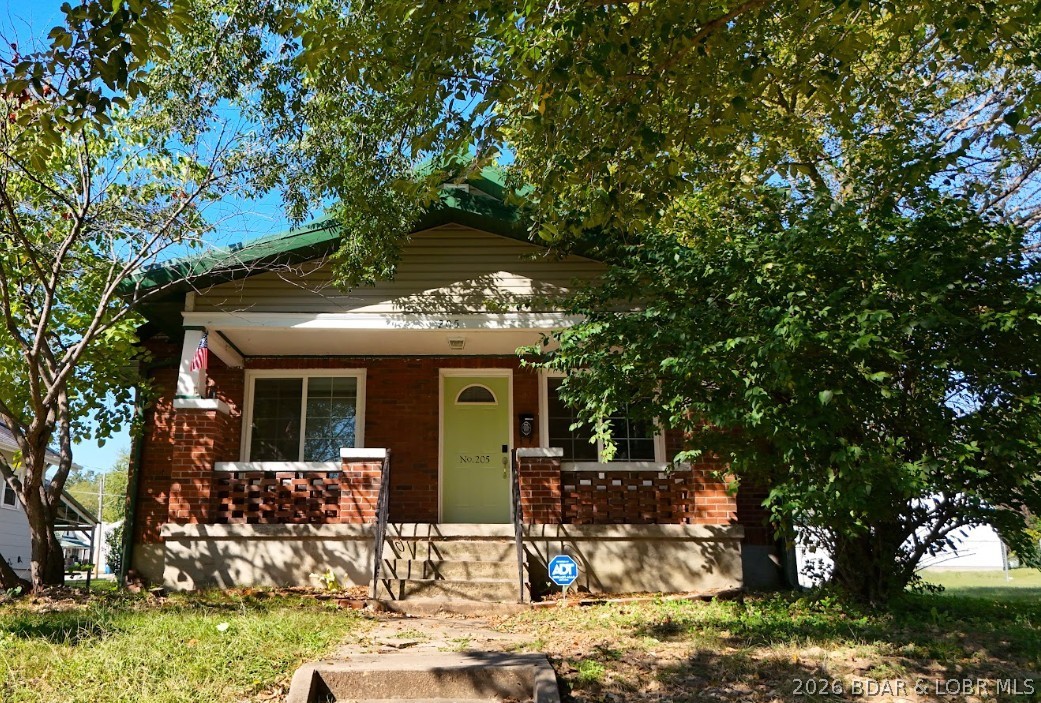 205 S Grand Avenue Eldon Missouri 3 bedroom 1 bathroom home for sale listed at $200,000