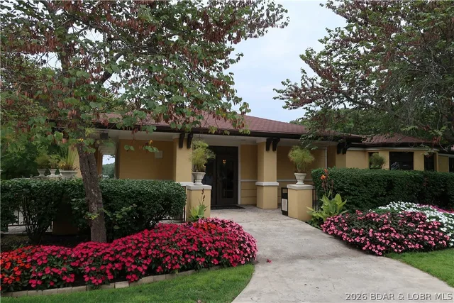 Primary bedroom — 840 & 841 GLENEAGLES RD Sunrise Beach Missouri real estate