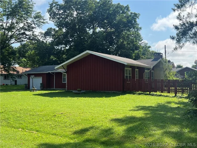 Kitchen — 302 S Ross St Versailles Missouri real estate