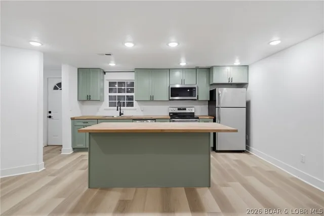 Kitchen — 526 Wilmore Road Lake Ozark Missouri real estate