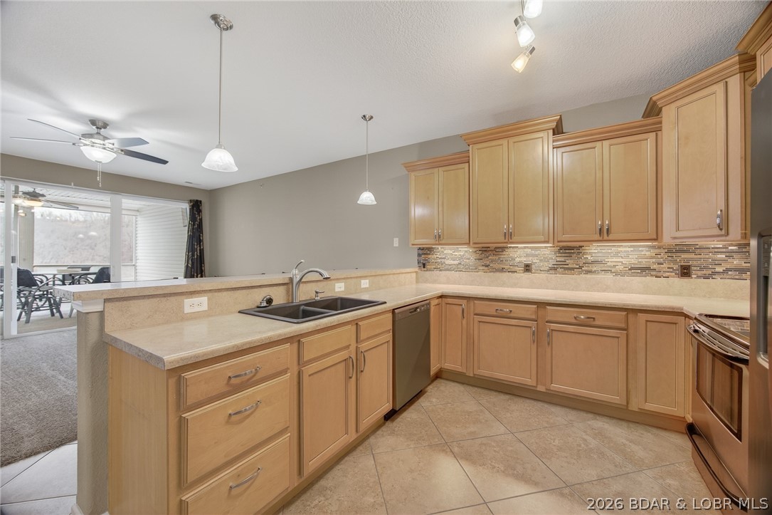 186 Sunset Palms Drive Camdenton Missouri 3 bedroom 2 bathroom home for sale listed at $379,000