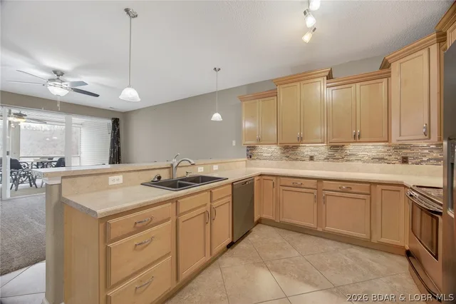 Primary bedroom — 186 Sunset Palms Drive Camdenton Missouri real estate