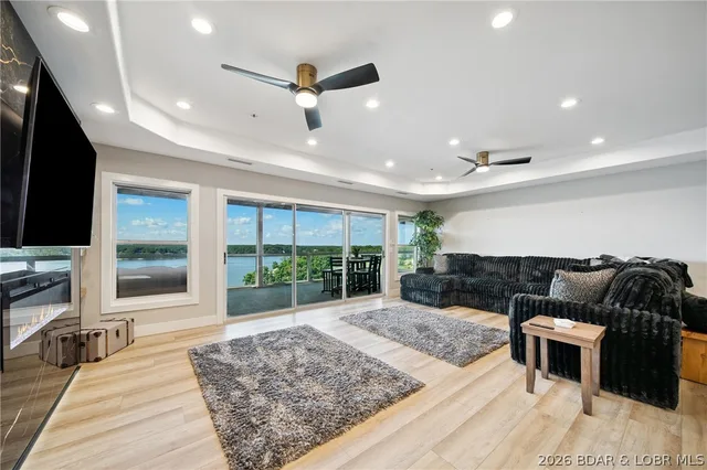 Living room — 116 Emerald Bay Drive Lake Ozark Missouri real estate