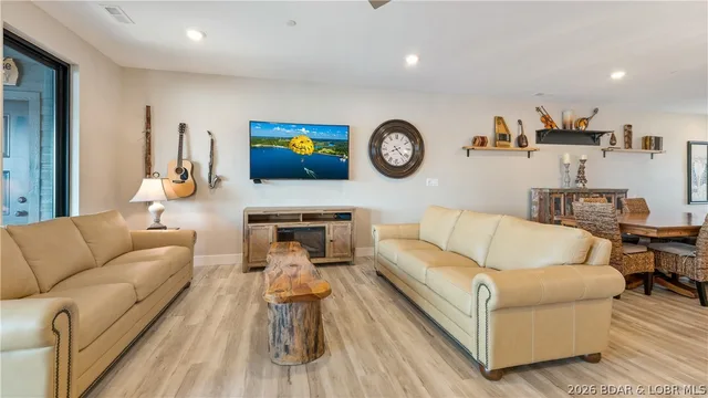 Living room — 182 Havens Place Drive Lake Ozark Missouri real estate