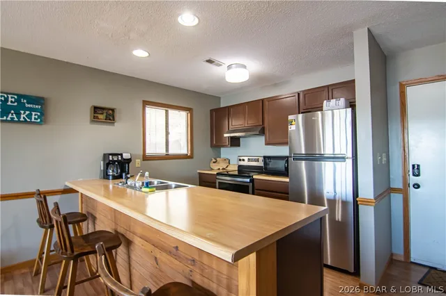 Primary bedroom — 40 Robinwood Drive Lake Ozark Missouri real estate