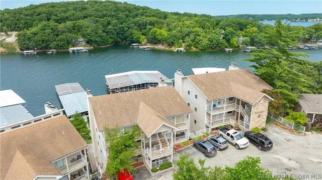 Living room — 20 Wheelhouse Court Lake Ozark Missouri real estate