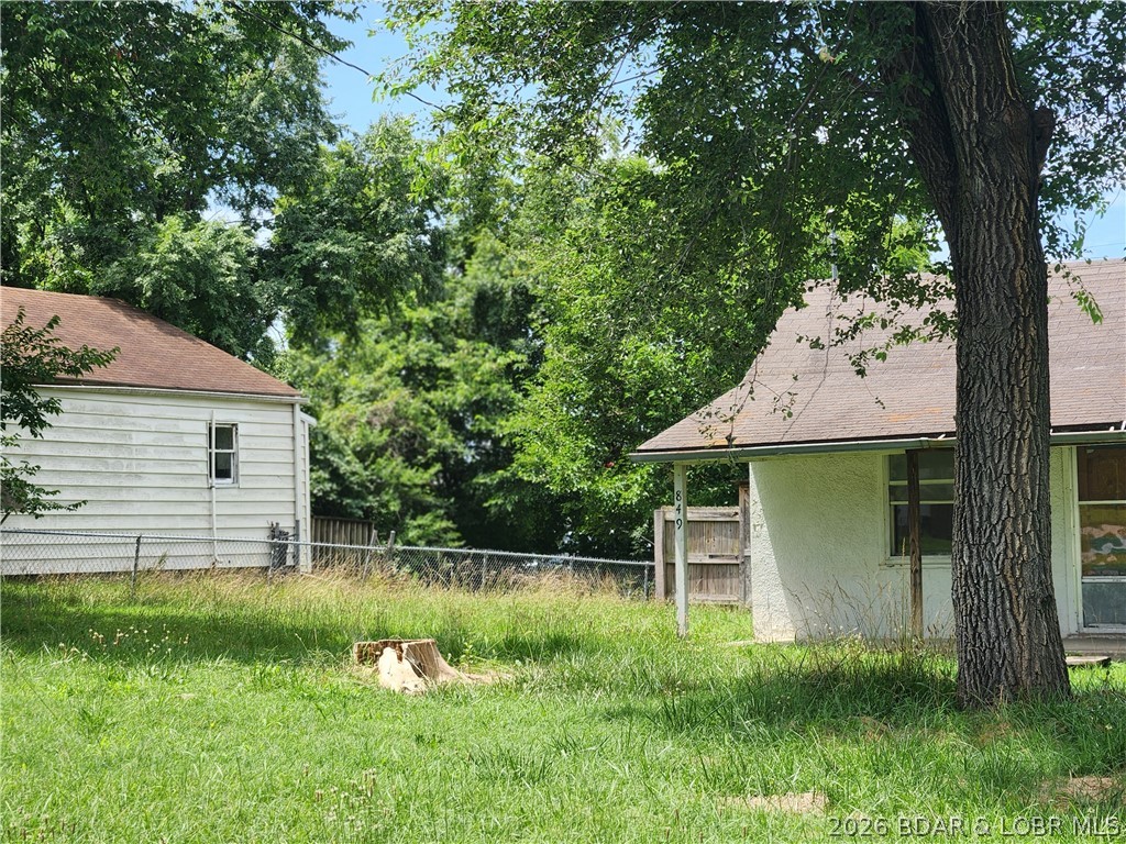 849/853 W Park Manor Blvd Lebanon Missouri home for sale listed at $110,000