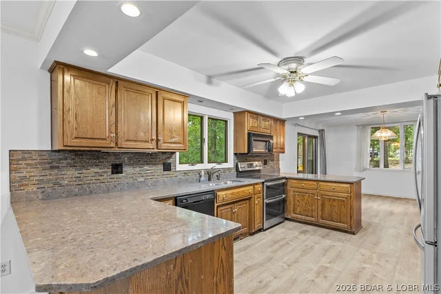 Primary bedroom — 26 Walkers Cay Drive Osage Beach Missouri real estate
