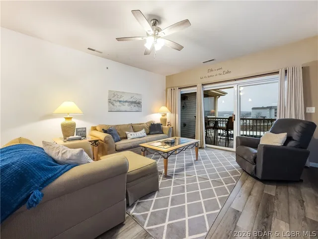 Living room — 418 Regatta Bay Drive Lake Ozark Missouri real estate
