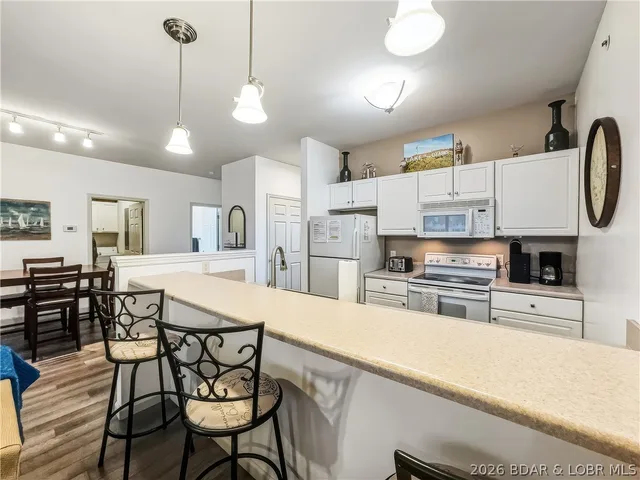 Kitchen — 418 Regatta Bay Drive Lake Ozark Missouri real estate