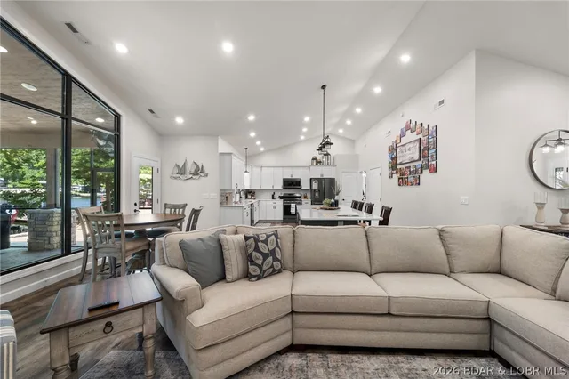 Living room — 299 Sparkling Water Circle Sunrise Beach Missouri real estate