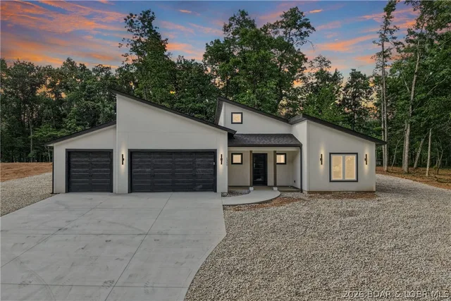 Front exterior — 1340 Champion Drive Porto Cima Missouri real estate