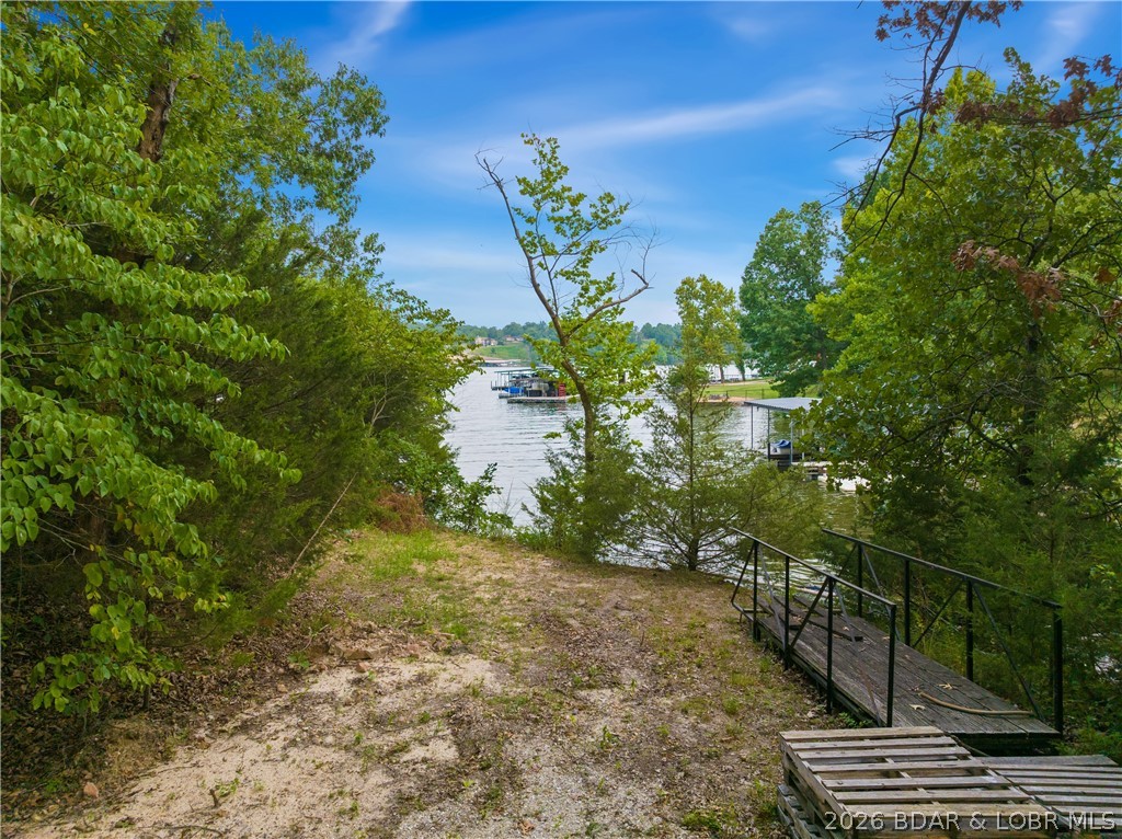 424 Island View Lane Camdenton Missouri home for sale listed at $165,000