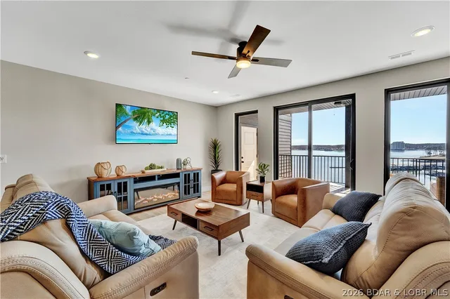Living room — 182 Havens Place Drive Lake Ozark Missouri real estate