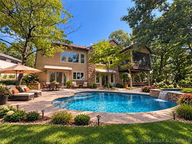 Front exterior — 720 Via Del Lago Drive Sunrise Beach Missouri real estate