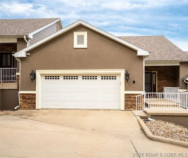 Front exterior — 305 Thornsberry Road Lake Ozark Missouri real estate